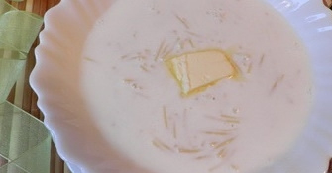 1. Этап. Молочные макароны: Готовые молочные макароны выкладываем на тарелку, добавляем сливочное масло и перемешиваем. Суп готов, приятного аппетита!