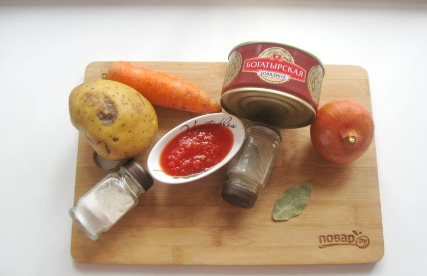 1. Этап. Шурпа из тушенки: Подготовьте ингредиенты для приготовления супа.