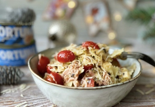 1. Этап. Холодная паста с тунцом: Подавайте к столу. Приятного аппетита! Эта паста хороша как в горячем, так и холодном виде.