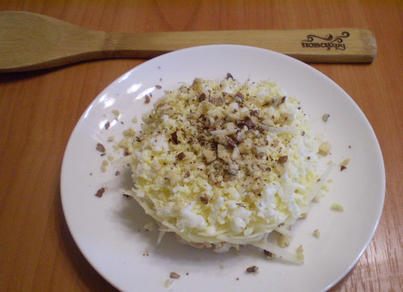 1. Этап. Салат Индивидуальный: Украсьте салат орехами, подайте к столу. Приятного аппетита!