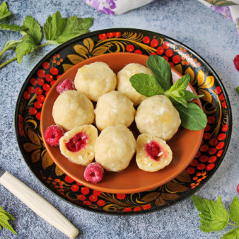 Ленивые вареники с малиной