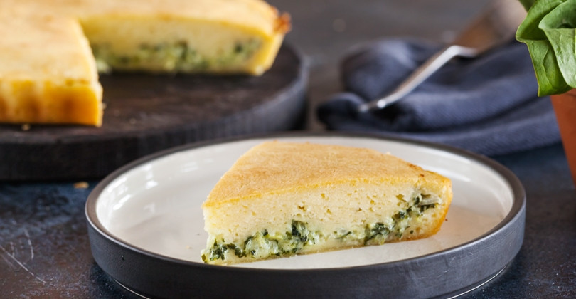 1. Этап. Капустный пирог на сметане и сливках: 5. Запекайте пирог в разогретом до 180-200 градусов духовом шкафу около получаса. Готовый пирог достаньте из духовки и остудите, затем нарезайте кусочками и подавайте. Приятного аппетита!