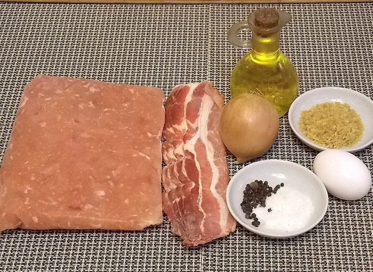 1. Этап. Куриные кебабы в беконе: Подготовьте все необходимые ингредиенты.