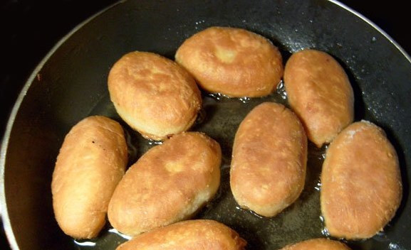 1. Этап. Постные пирожки на скорую руку: Можно готовить постные пирожки на скорую руку и в духовке. Запекаем минут 15-20. Приятного аппетита!