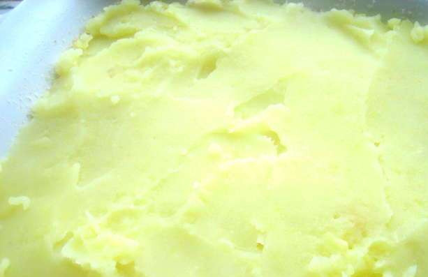 1. Этап. Рыба под соусом бешамель: 8. Выкладываем его завершающим слоем, после которого останется только сыр.