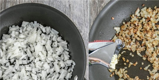 1. Этап. Салат новогодний из грибов: Пока готовятся грибы, на другой сковороде (также разогретой с растительным маслом) обжарьте до золотистости лук. В самом конце добавьте к луку пропущенный через чеснокодавку чесночок. Обжарьте вместе на протяжении минуты-второй, затем снимите с огня и тоже переложите в салатник.