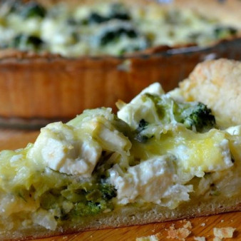 Киш с брокколи и сыром фета