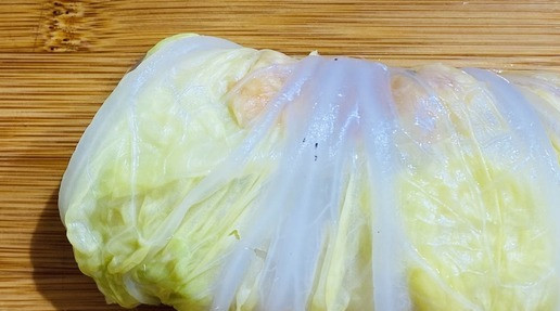 1. Этап. Голубцы с пекинской капустой: Завернуть в рулетик