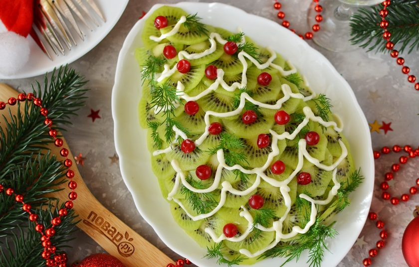 1. Этап. Салат Новогодний: По желанию можно сделать майонезную гирлянду на елочке. Счастливого нового Года!