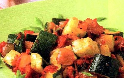 1. Этап. Кабачки тушеные с чесноком: Добавим лимонный сок, соль, сахар и специи, перемешаем, потомим 5 минут и выключим. Готовое блюдо посыплем мелко нарезанной зеленью укропа. Приятного аппетита!