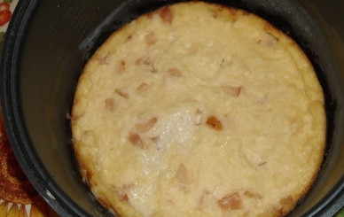 1. Этап. Творожная запеканка на кефире в мультиварке: Запеканка готова. Достаем ее с помощью контейнера для варки на пару.