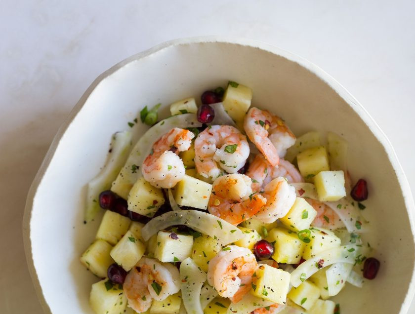 1. Этап. Салат Креветки с ананасом: 3. Салат можно не настаивать, поэтому подаю его сразу к столу. Он выглядит аппетитно и красочно.