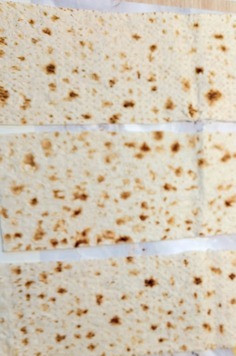 1. Этап. Треугольники из лаваша с начинкой: Лаваш нарезать на полоски 12х30см.