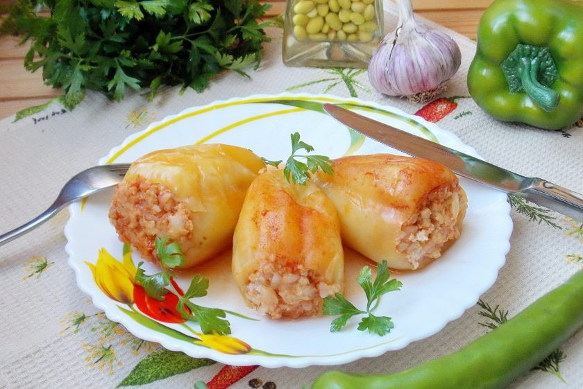 1. Этап. Фаршированный перец с курицей и капустой: Перец, фаршированный курицей и капустой готов.