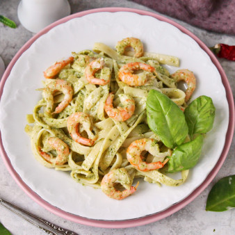 Паста с креветками и соусом Песто