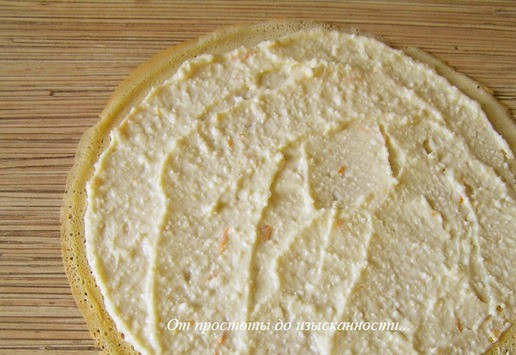 1. Этап. Блинчики с творогом, запеченные в сливках: На каждый блинчик положите 1/6 часть начинки, разровняйте.