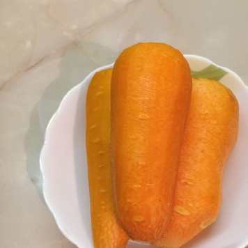 1. Этап. Морковь, запеченная с травами: Морковь вымыть, очистить.