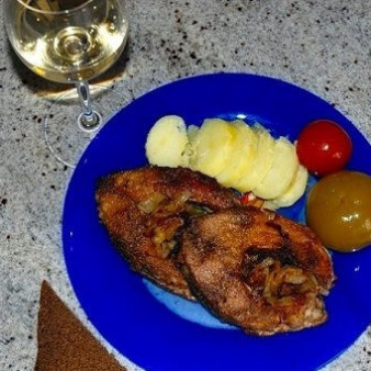 Сазан жареный с луком