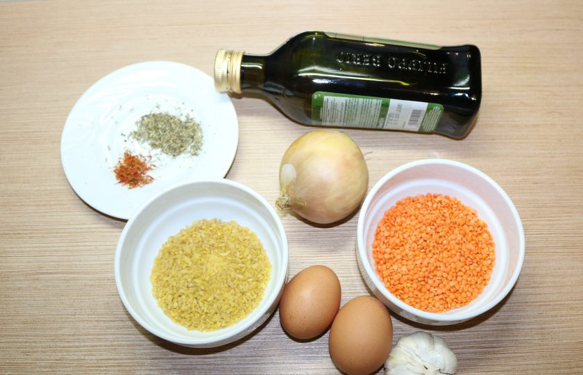 1. Этап. Оладьи из чечевицы с булгуром: Подготовьте ингредиенты.