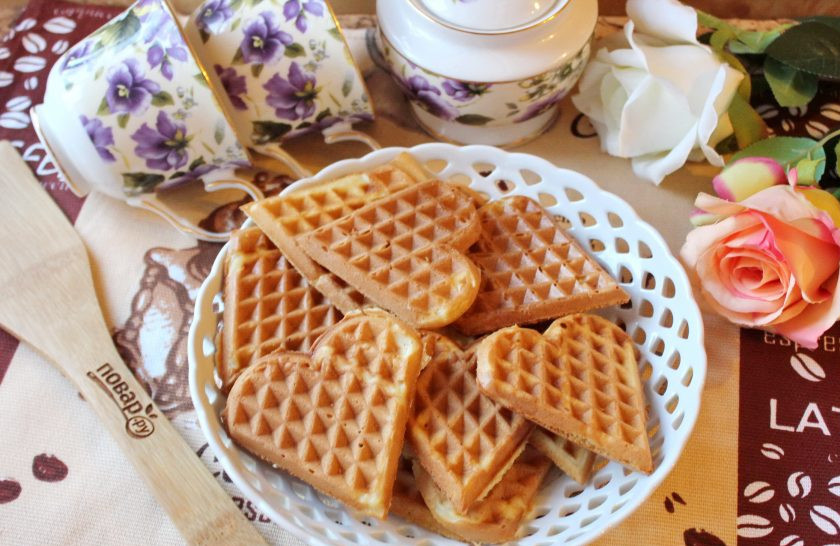 1. Этап. Вафли на простокваше: Вафли на простокваше готовы. Подавайте к столу с мёдом, вареньем, джемом.