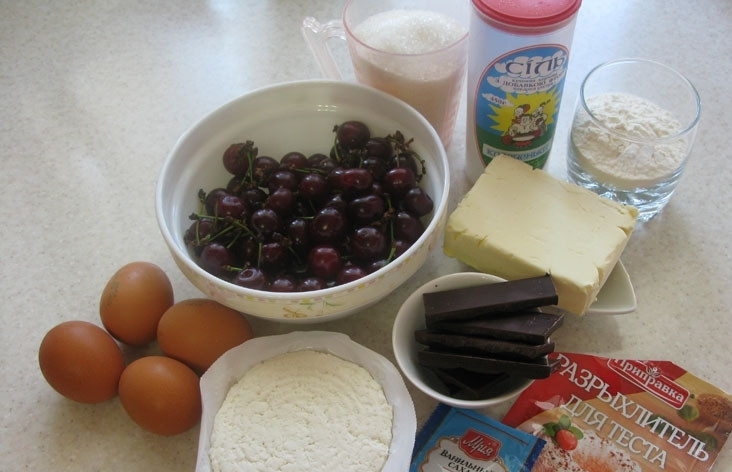 1. Этап. Брауни с творогом: 1. Классический рецепт брауни с творогом включает в себя самые простые продукты. Подготовьте все необходимое и приступайте к созданию десерта.