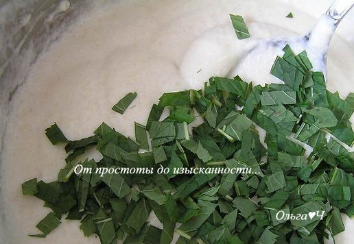 1. Этап. Торт Последний звонок: Добавьте измельченные листья мяты, перемешайте.