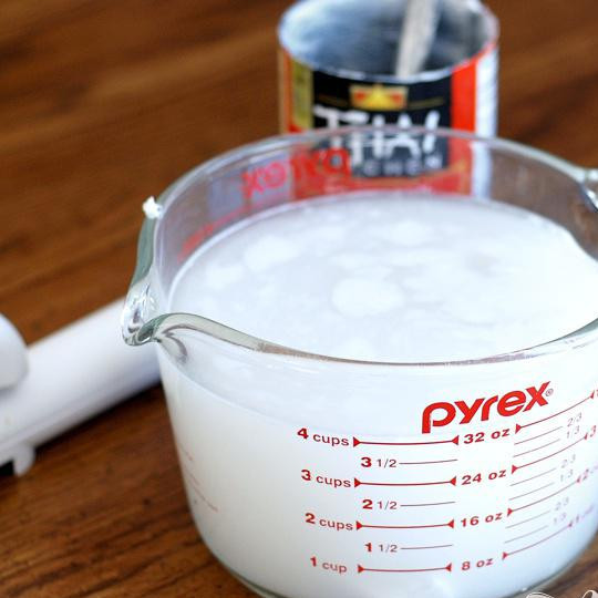 1. Этап. Тайский кокосовый рис: Добавьте воды, так что-бы общий объём получился 4 чашки.