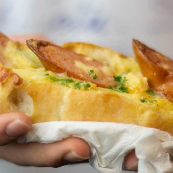 Булочки с колбасой а-ля бутерброд