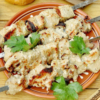 Шашлык с чесноком