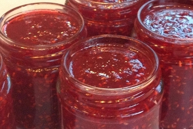 1. Этап. Брага для самогона из варенья: Для браги подойдет любое варенье: засахарившееся или забродившее, из любых ягод или фруктов.