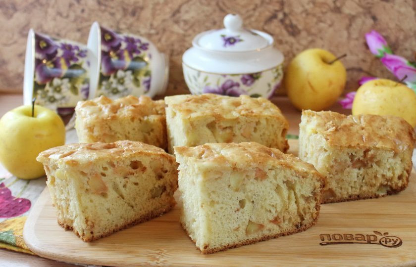 1. Этап. Старомодный яблочный пирог: Пирог достаньте из формы, охладите и нарежьте. Можно подавать к столу.