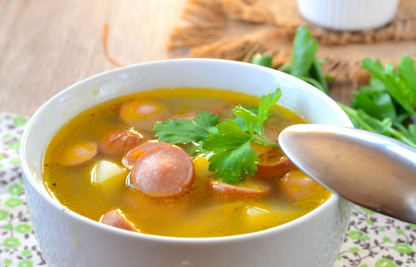 1. Этап. Быстрый суп с сосисками: Вкусный, ароматный суп с сосисками готов. Подавайте его с белым или черным хлебом, сухариками и обязательно с зеленью. Приятного аппетита!