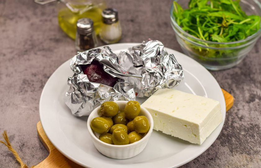 1. Этап. Свекла по-гречески: Подготовьте ингредиенты.