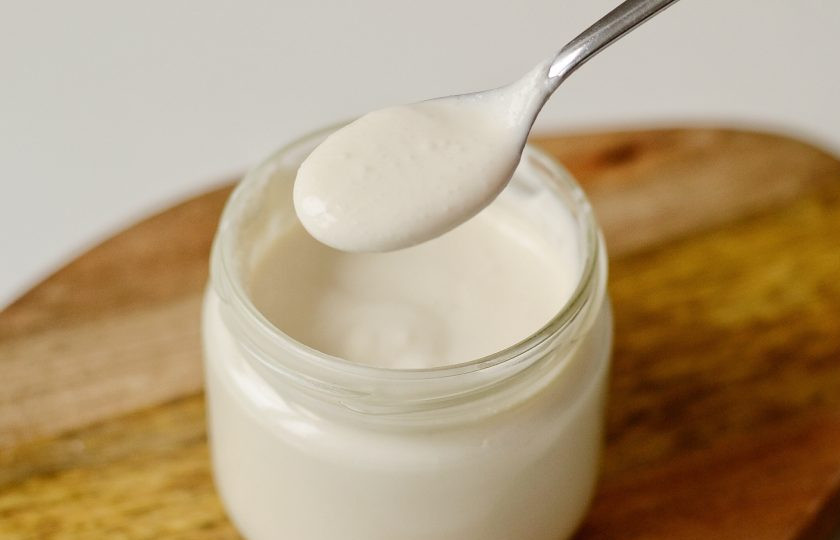 1. Этап. Соевая сметана в домашних условиях: После этого сметана стабилизируется и станет гуще.