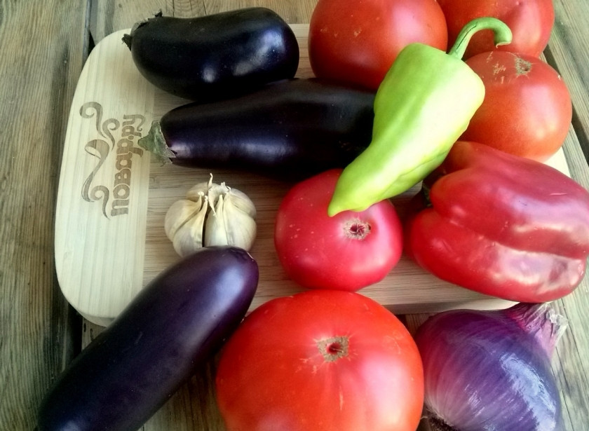 1. Этап. Аджаб сандал: Вот наш красочный натюрморт! Подготовьте заранее продукты, которые вам понадобятся.