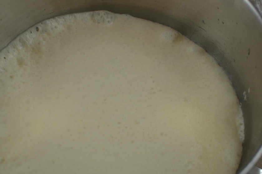 1. Этап. Булочки московские: Оставляем тесто еще на полтора часа.