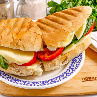 Панини с помидорами и моцареллой