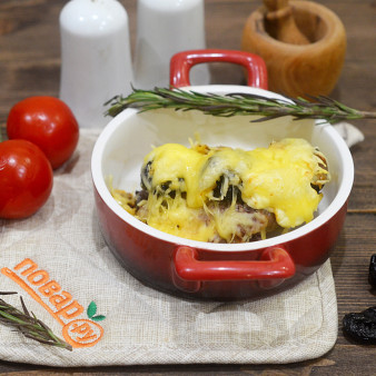 Свинина, запеченная с черносливом