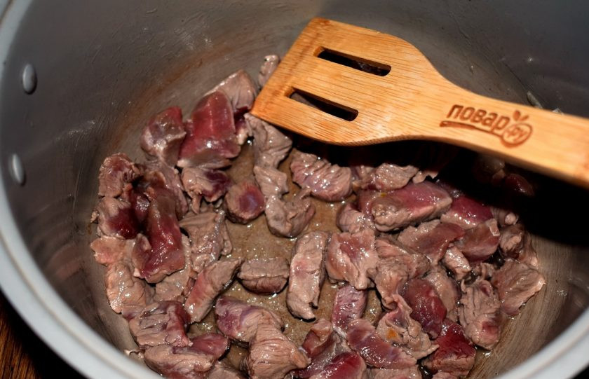 1. Этап. Нут с говядиной и овощам: Мультиварку включите в режиме 