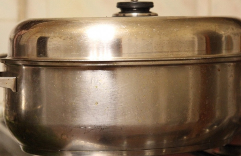 1. Этап. Фаршированная рыба: 7. Когда рыба будет готова, дайте ей немного постоять с закрытой крышкой.