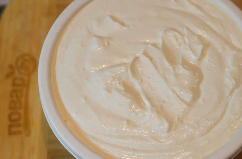 1. Этап. Простейший рецепт домашнего мороженого: 3. Выложите в контейнер или в формочки и уберите в морозилку на 5-6 часов.