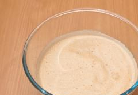 1. Этап. Сливочный кофейный крем: Смешать сливки и остывшую кофейную массу.