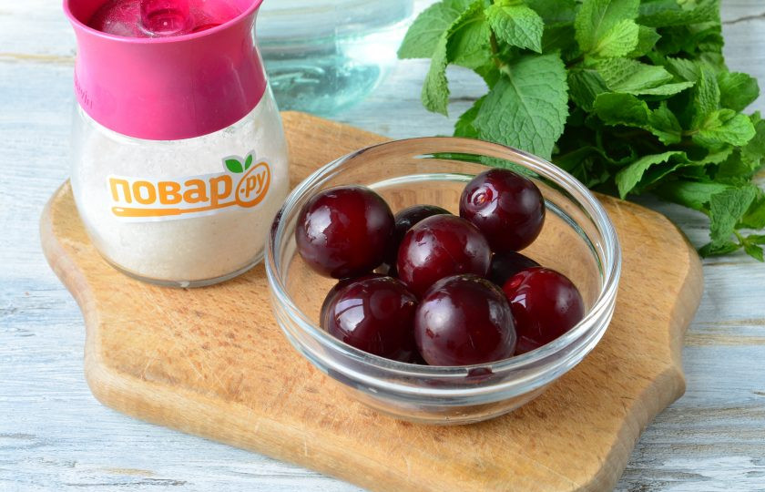 1. Этап. Компот из сливы и мяты на зиму: Подготовьте все ингредиенты.