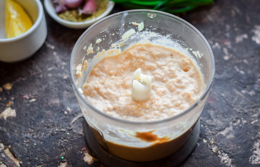 1. Этап. Паштет из тунца: Переложите все в блендер, измельчите на высоких оборотах до кремовой консистенции, отрегулируйте вкус. Готовый паштет подавайте к столу.