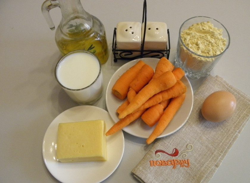 1. Этап. Морковные котлеты с сыром: Приготовьте продукты. Морковь очистите и вымойте.