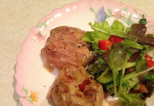 Мясные бомбочки 1. Этап. Мясные бомбочки: Подаем с гарниром или салатом. Моя дочка не любит грибы, поэтому я ей делаю несколько штук с болгарским перцем и сыром