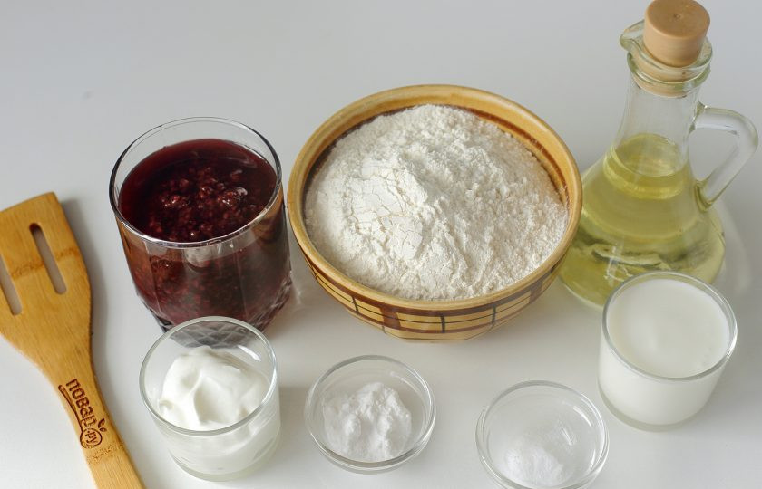 1. Этап. Пирог из стакана варенья: Подготовьте все ингредиенты.