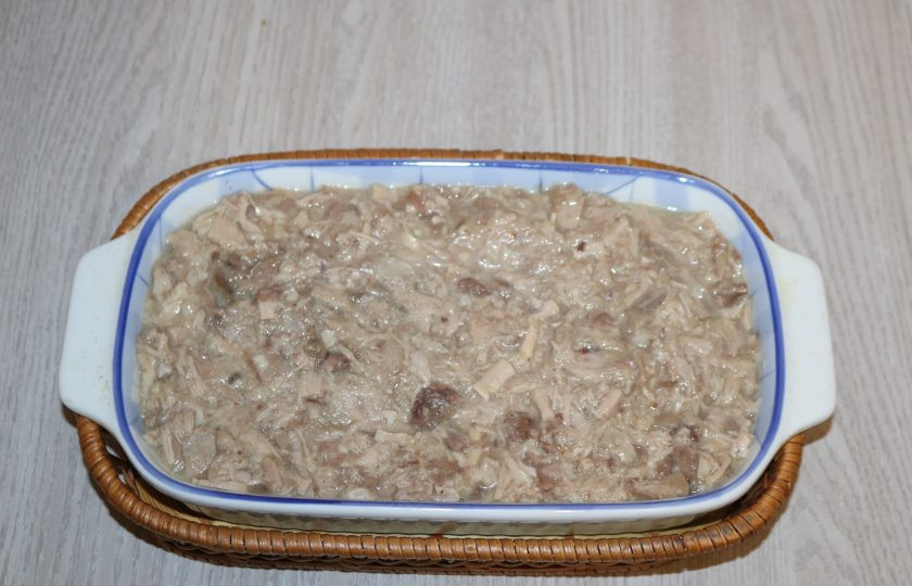 1. Этап. Домашний зельц из свиной рульки: В форму выложите зельц.