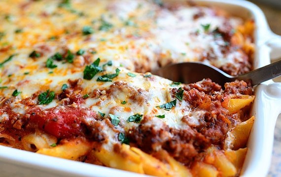 1. Этап. Запеканка с пастой, фаршем и сыром: Запеканка с пастой, фаршем и сыром готова. Подаем в горячем виде. Приятного аппетита!