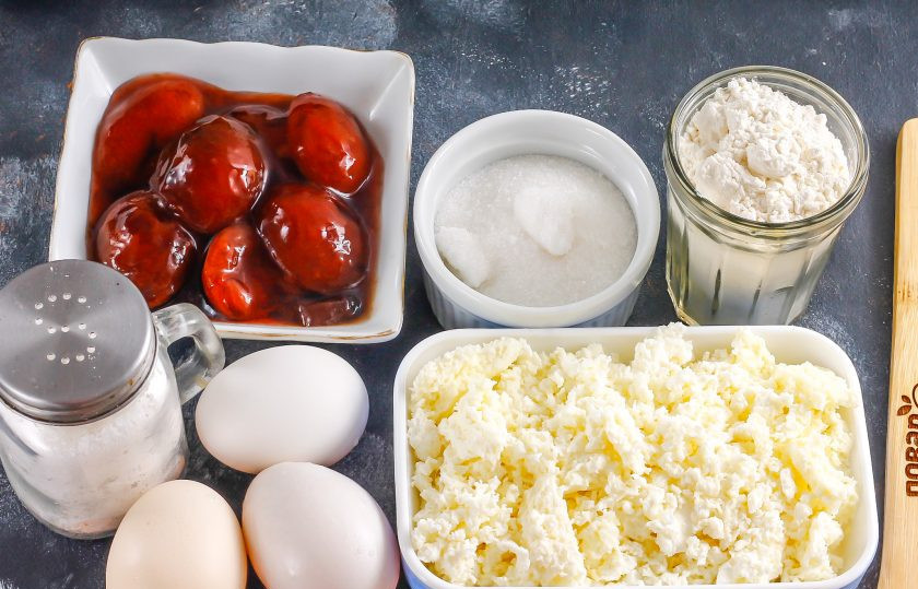 1. Этап. Творожный пирог со сливами: Подготовьте указанные ингредиенты. Творог желательно использовать не влажный, а суховатый на вкус.